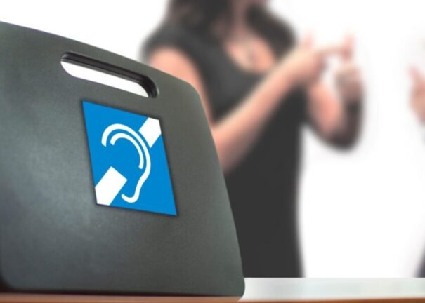 Induktiosilmukan symboli kuulolaitteen käyttäjille